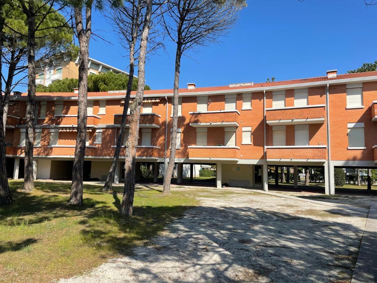 Twin Pine Trees Flats, Near Beach Bibione Ngoại thất bức ảnh
